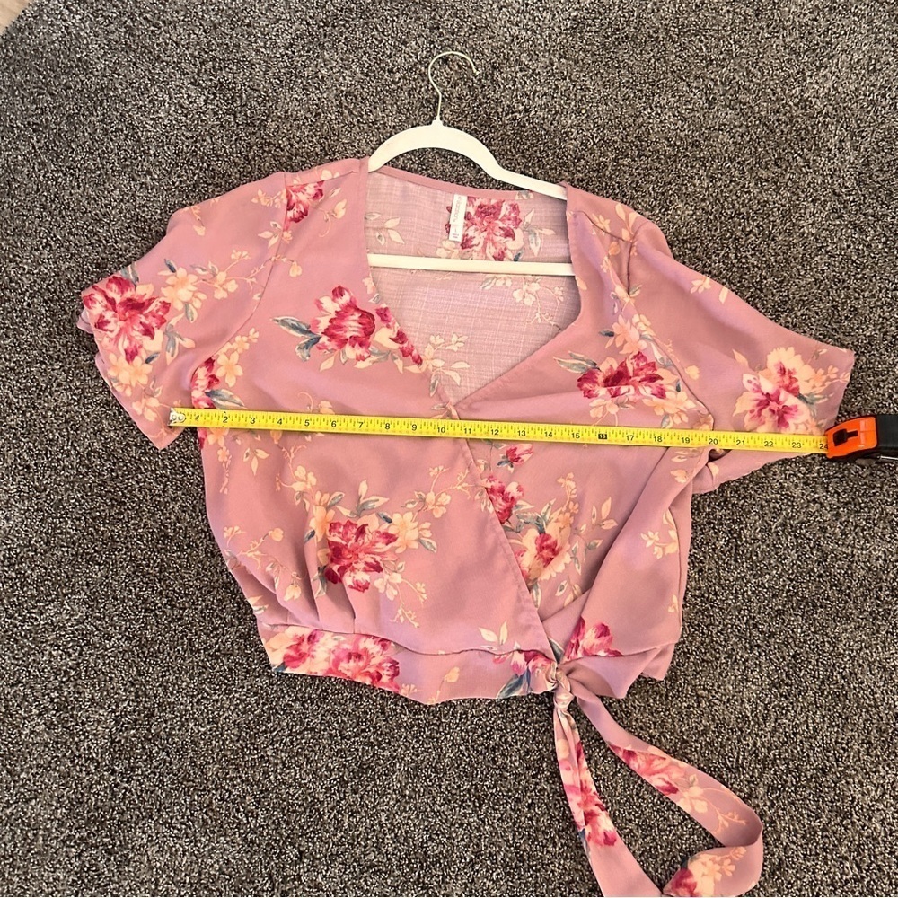 Xhilaration Pink Floral Wrap Blouse Large Short Sleeve Crop Tie Front Boho Top - Picture 7 of 8